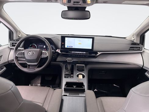 Used 2025 Toyota Sienna XLE w/ XLE Plus Package AWD/4WD image 14
