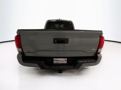 Used 2018 Toyota Tacoma TRD Sport AWD/4WD image 5