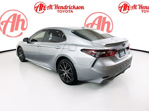 Used 2023 Toyota Camry SE FWD image 5