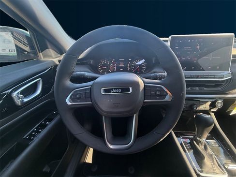 New 2026 Jeep Compass Latitude image 13