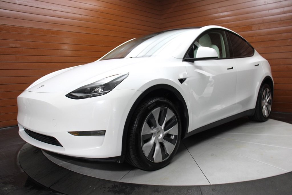 Used 2023 Tesla Model Y Long Range AWD/4WD image 1