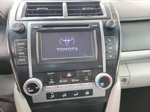 Used 2014 Toyota Camry LE FWD image 12