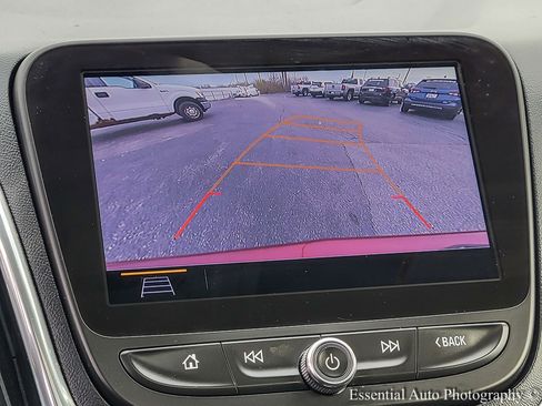 Used 2021 Chevrolet Equinox LT image 18