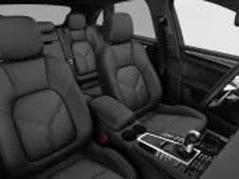 Certified 2021 Porsche Macan S AWD/4WD image 5
