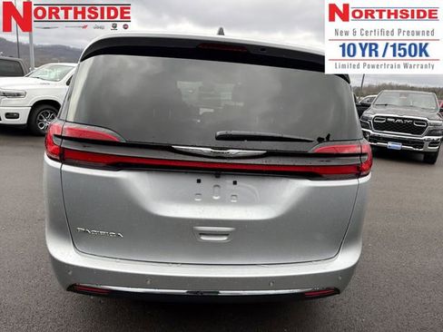 New 2026 Chrysler Pacifica Select image 8