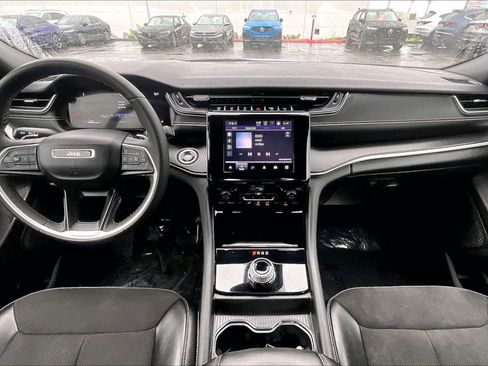 Used 2024 Jeep Grand Cherokee L Laredo image 11