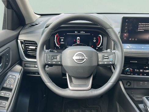 Used 2025 Nissan Rogue SL w/ Tech Package AWD/4WD image 17