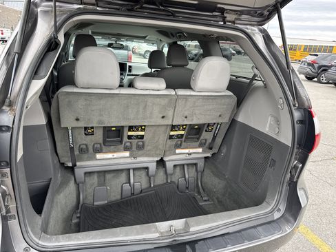 Certified 2017 Toyota Sienna XLE image 30