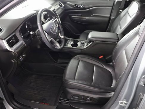 Used 2023 GMC Acadia SLT w/ Elevation Edition image 19