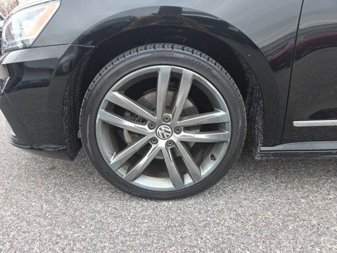 Used 2016 Volkswagen Passat 1.8T R-Line w/ R-Line Lighting Package image 25