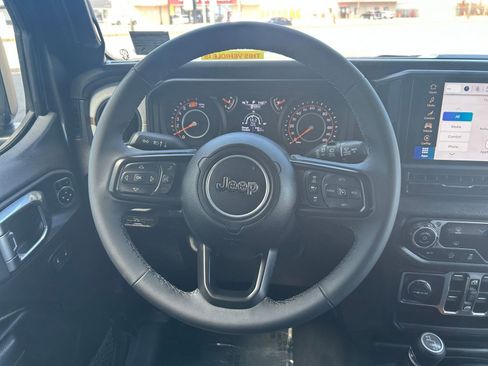Used 2025 Jeep Wrangler Sport S image 28