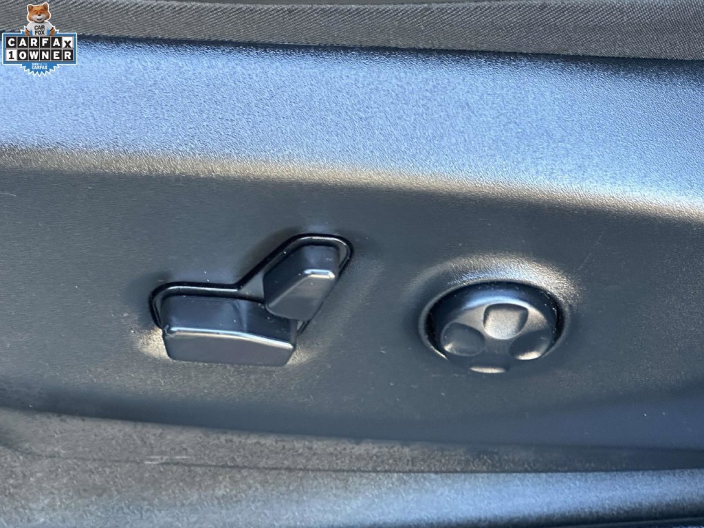 Used 2025 Chrysler Pacifica Limited FWD image 17