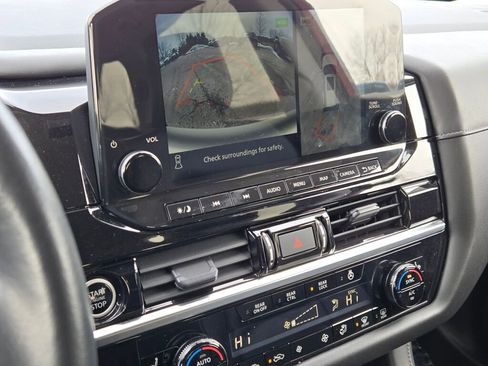 Used 2022 Nissan Pathfinder SL AWD/4WD image 26