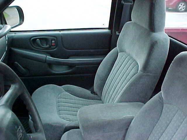 Used 2002 Chevrolet S10 Pickup 2WD Regular Cab image 11