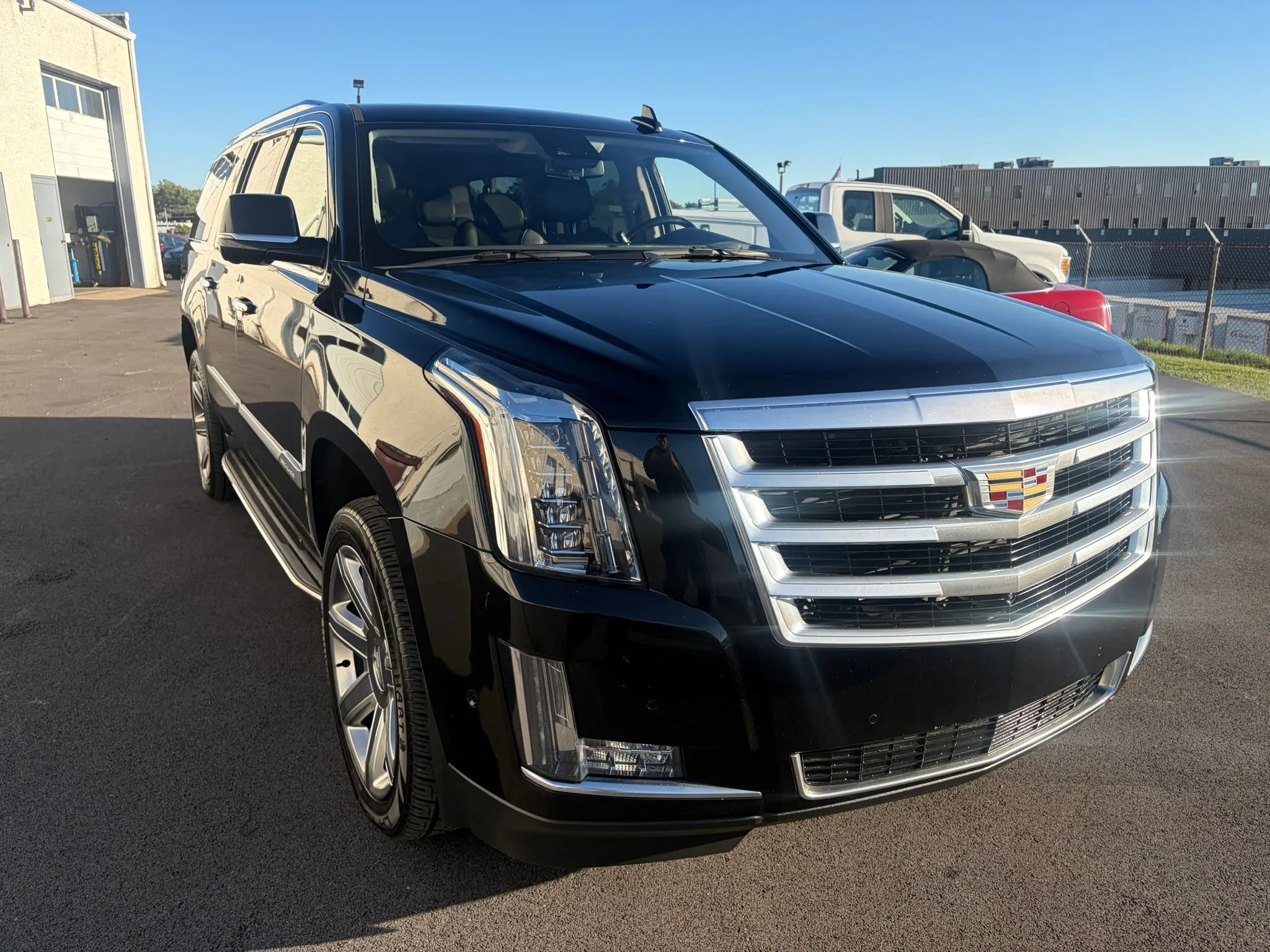 Used 2019 Cadillac Escalade ESV Luxury AWD/4WD image 1