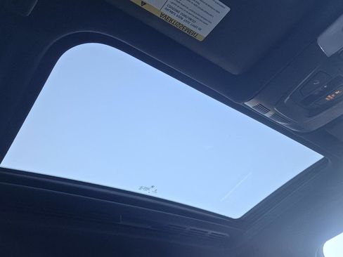 Used 2018 BMW 330i xDrive Sedan w/ Premium Package image 25