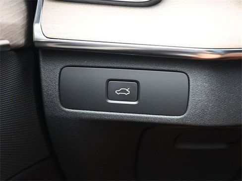 New 2026 Volvo XC90 B6 Plus w/ Protection Package Premier image 29