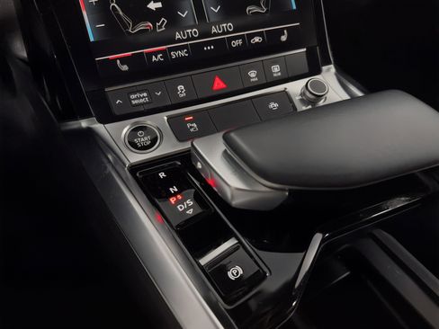 Used 2022 Audi e-tron Premium image 24