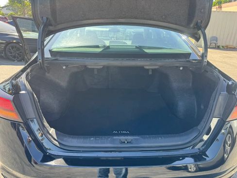 Used 2025 Nissan Altima 2.5 SV FWD image 14