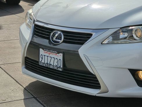 Used 2014 Lexus CT 200h image 9