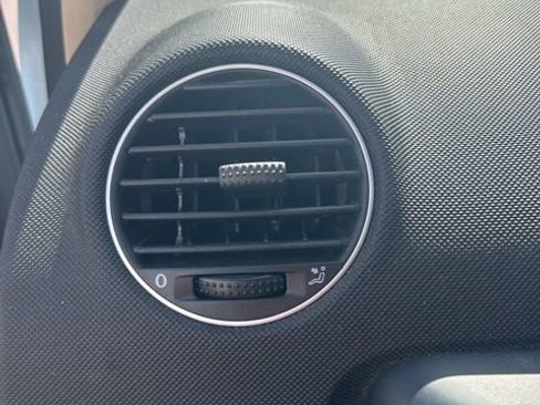 Used 2010 Volkswagen Beetle Coupe image 8