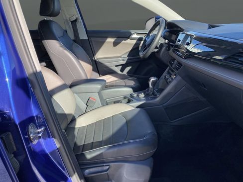 Certified 2022 Volkswagen Taos SEL image 31