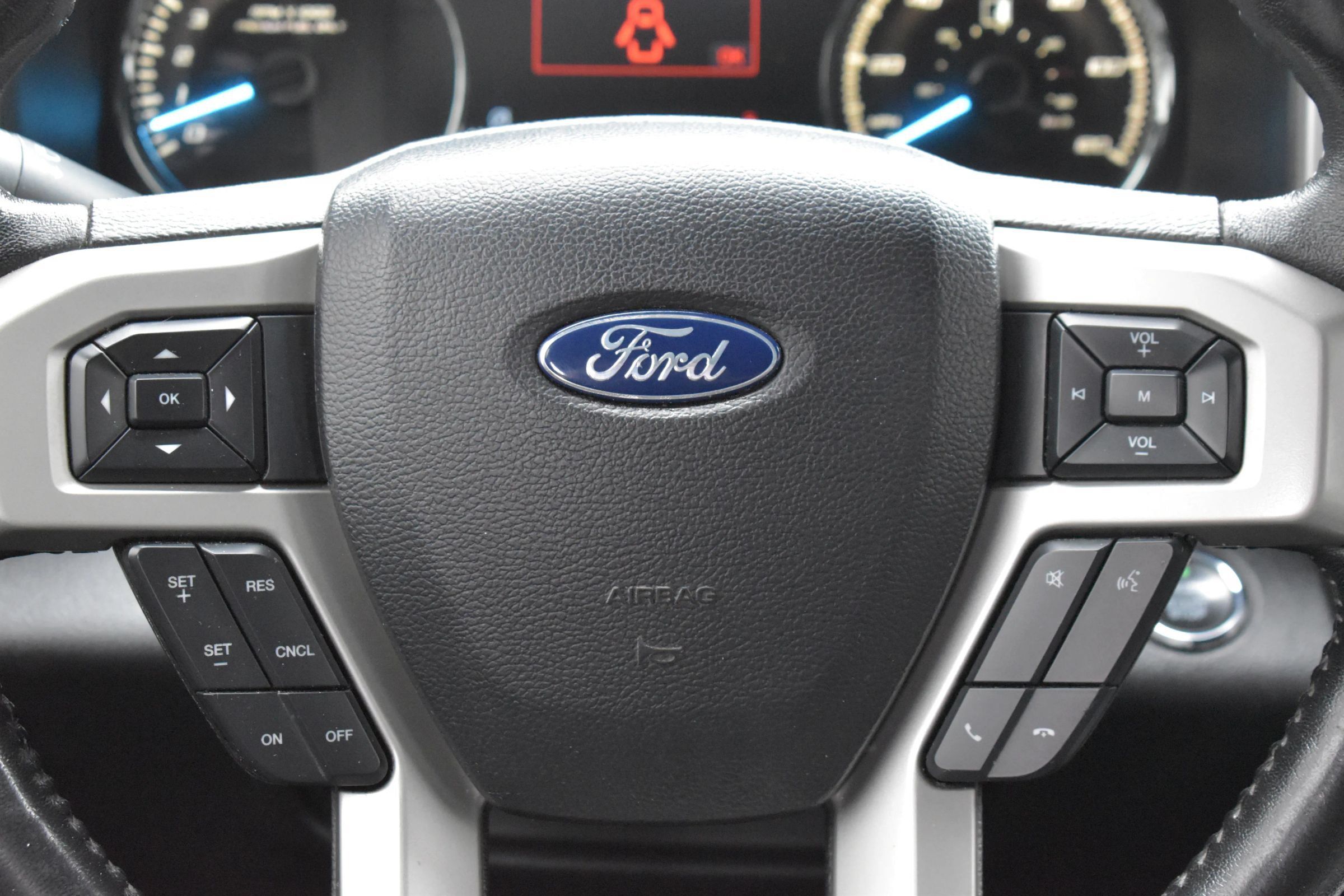 Used 2019 Ford F150 Lariat w/ Equipment Group 502A Luxury AWD/4WD image 18