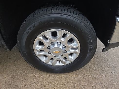 Used 2024 Chevrolet Silverado 2500 LT image 36