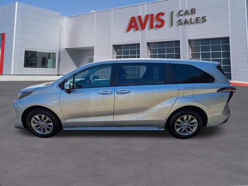 Used 2025 Toyota Sienna LE FWD image 10
