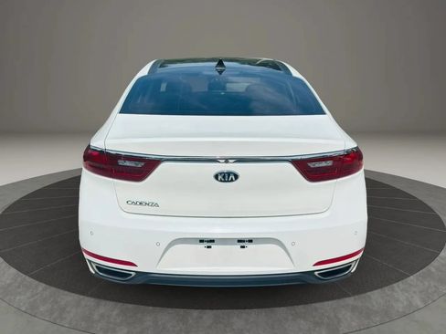 Used 2017 Kia Cadenza Premium w/ Luxury Package FWD image 4