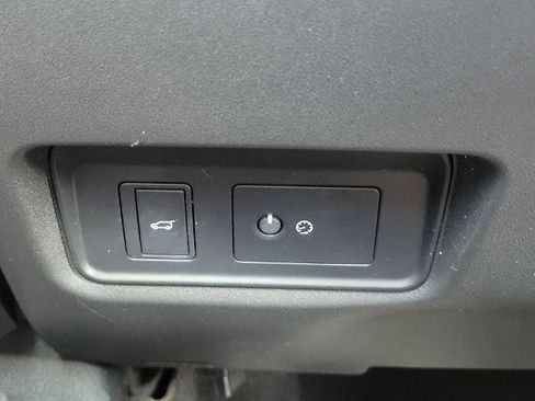 Used 2021 Jaguar E-PACE SE image 29