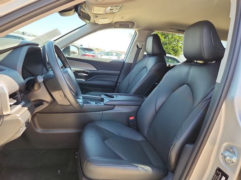 Used 2025 Toyota Grand Highlander FWD image 13