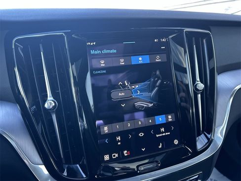 Certified 2024 Volvo S60 B5 Core image 21