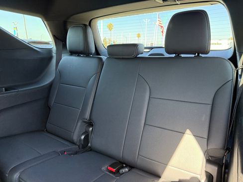 Used 2025 Chevrolet Traverse LT FWD image 21
