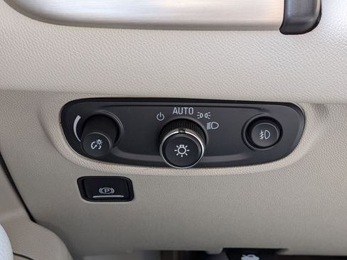 Used 2020 GMC Terrain Denali w/ Denali Premium Package FWD image 18