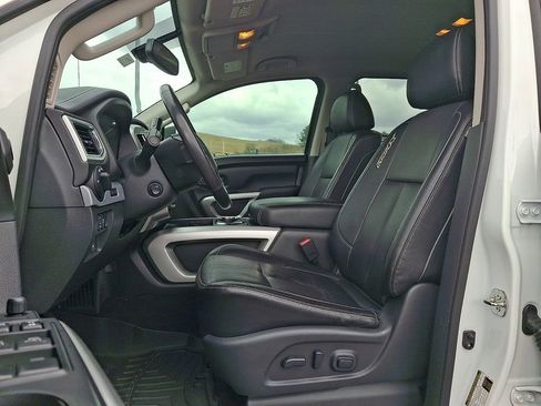 Used 2019 Nissan Titan PRO-4X w/ Pro-4x Convenience Package AWD/4WD image 13