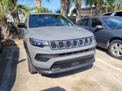 Used 2023 Jeep Compass Sport AWD/4WD image 3