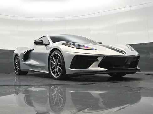 Used 2024 Chevrolet Corvette Stingray Coupe w/ Z51 Performance Package RWD image 29