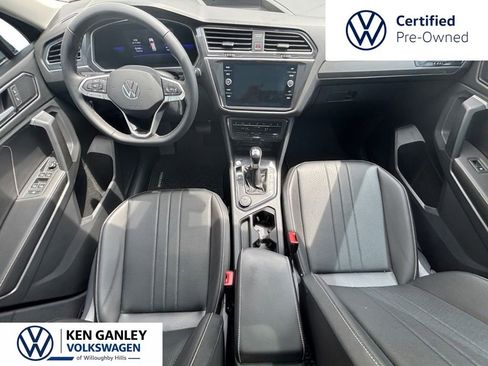 Used 2022 Volkswagen Tiguan SE w/ Panoramic Sunroof Package AWD/4WD image 16