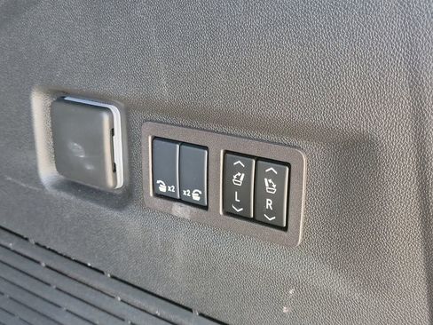 Used 2024 Chevrolet Suburban RST w/ Luxury Package RWD image 11