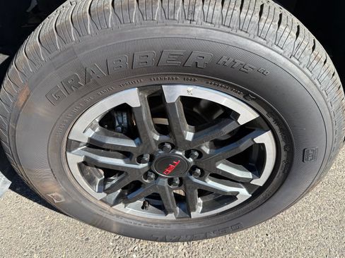 Used 2025 Toyota Tacoma TRD Sport AWD/4WD image 13