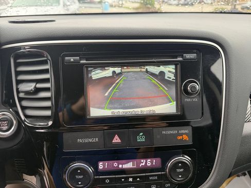 Used 2015 Mitsubishi Outlander SE AWD/4WD image 18