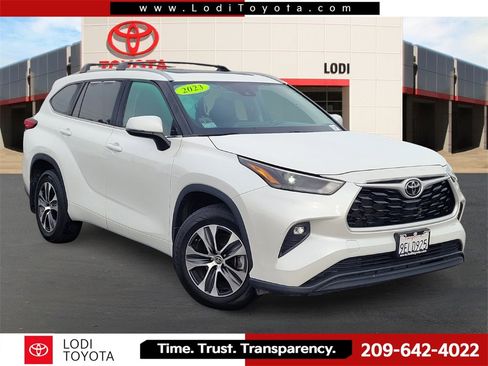 Used 2023 Toyota Highlander XLE image 1