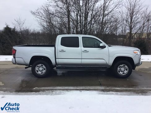 Used 2023 Toyota Tacoma SR image 2