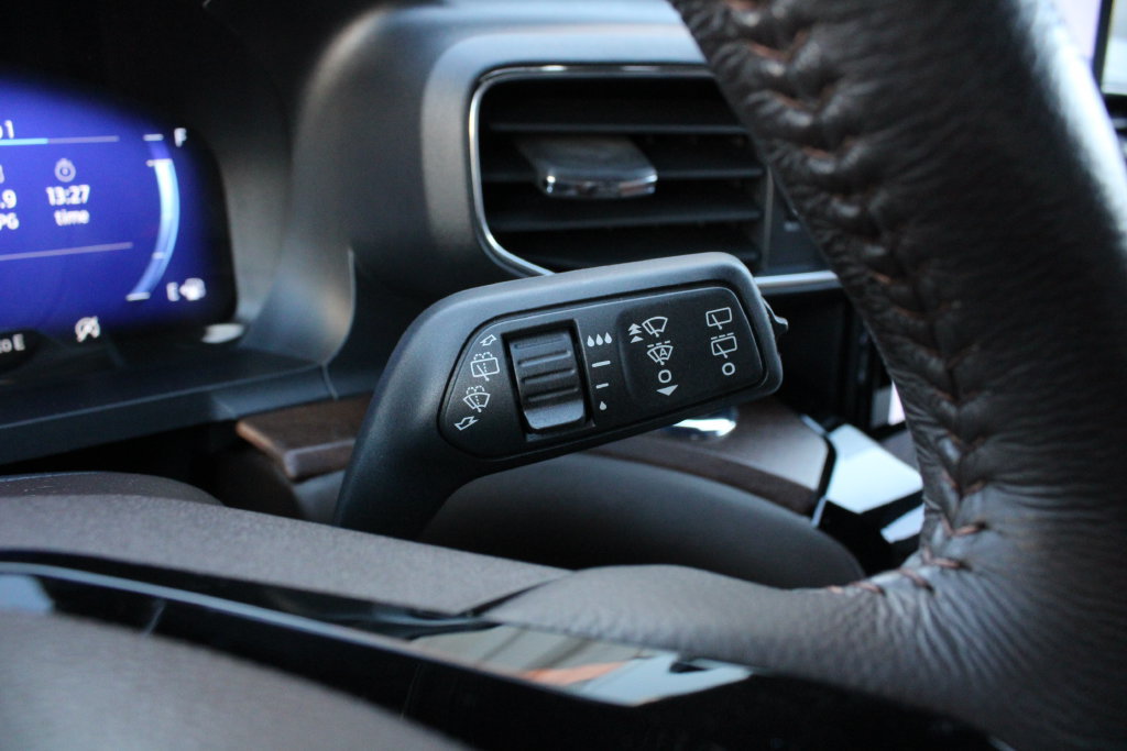 Used 2022 Ford Explorer King Ranch w/ Premium Technology Package RWD image 15