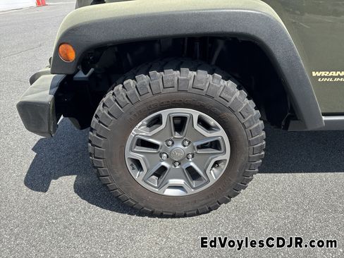 Used 2015 Jeep Wrangler Unlimited Rubicon w/ Connectivity Group image 23