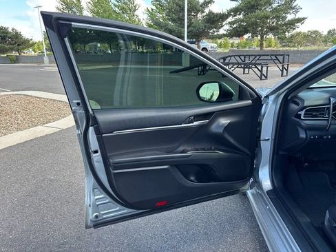 Used 2024 Toyota Camry SE FWD image 11