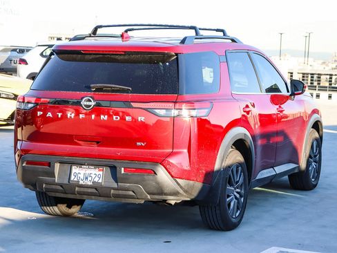 Used 2023 Nissan Pathfinder SV image 4