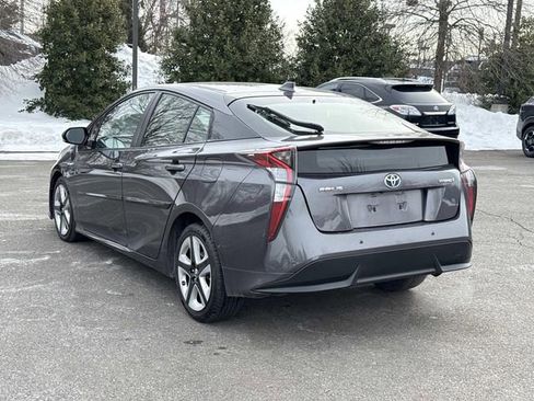 Used 2018 Toyota Prius Four Touring image 4