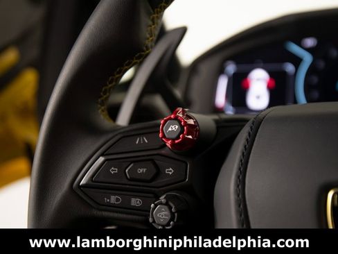 Used 2024 Lamborghini Revuelto image 32